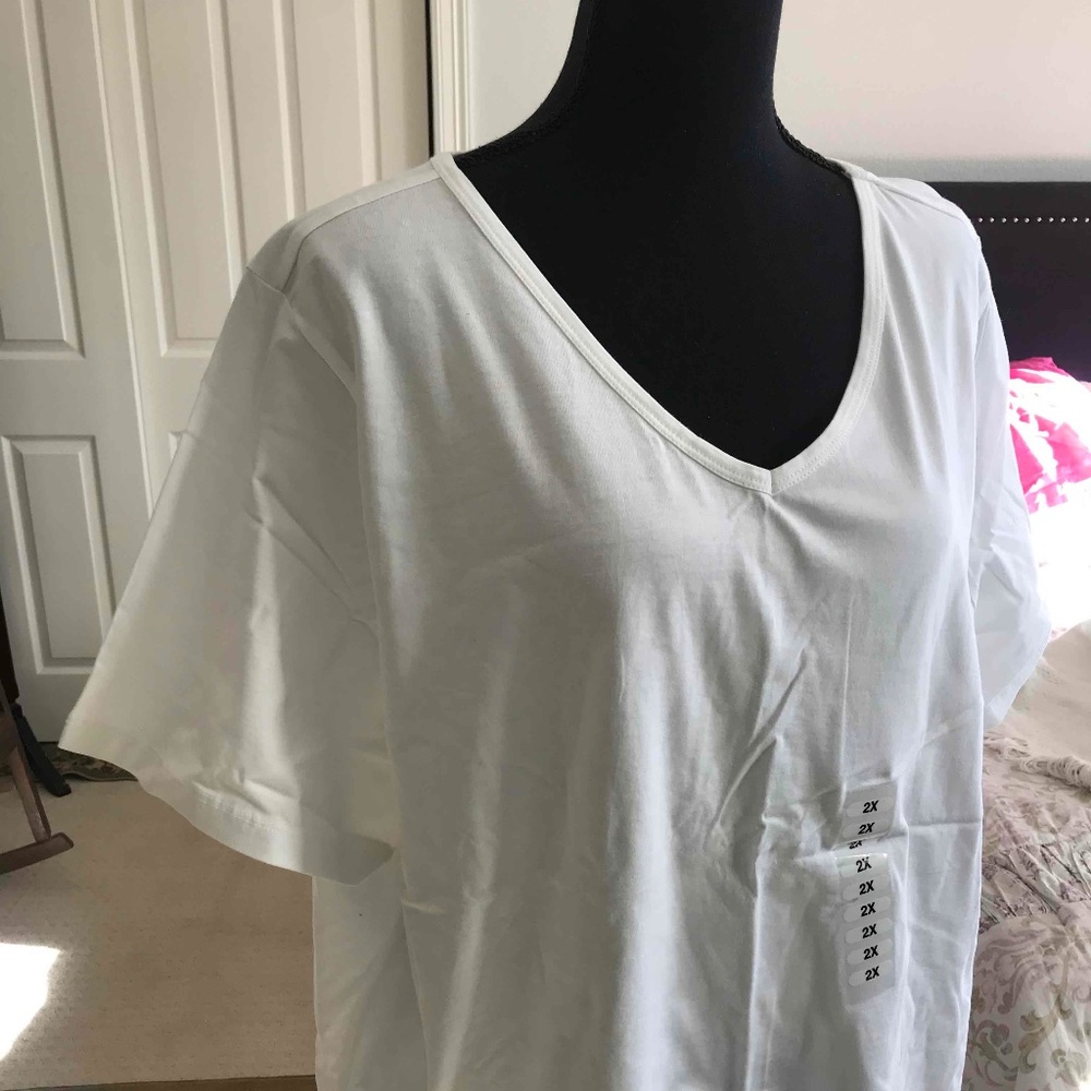 Erika White T-shirt 2X NWT